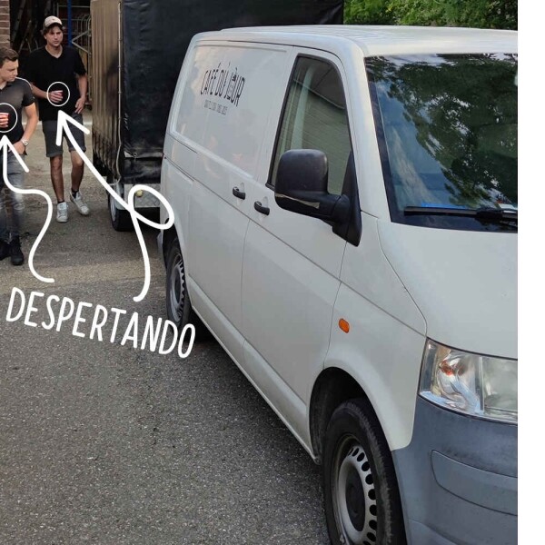Despertando fans at the warehouse