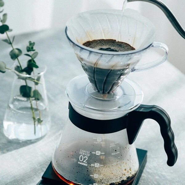 Hario V60 - Coffee Dripper, Coffee Pot, Coffee Filters & Measuring Spoon - Complete Set